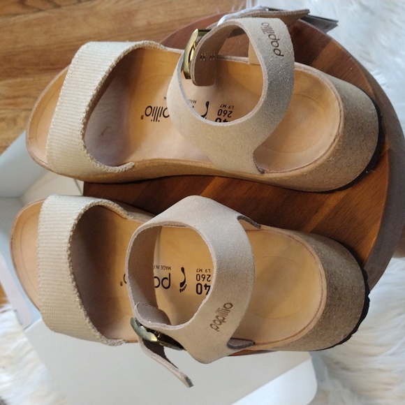 Birkenstock Sandals- Size 40 (9-9.5) Cream with Gold Buckle- Papillo Glenda NWT - Picture 7 of 8